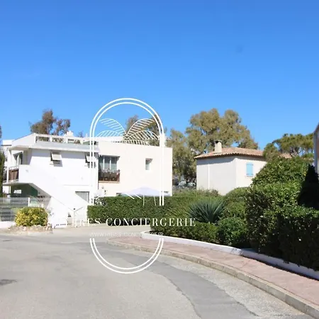 Appartement Le Berriau-studio-clim/pk/wifi/plage Privee/hyeres